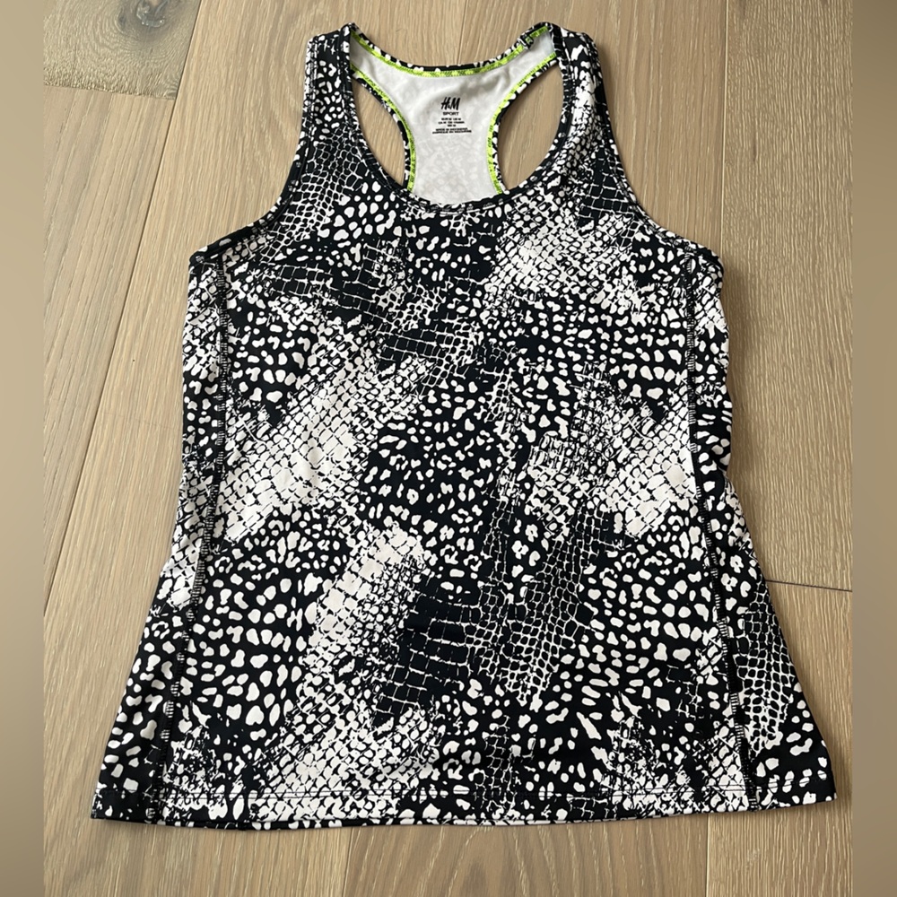 H&M. Womens racer back tank top. Size medium. Great for workouts